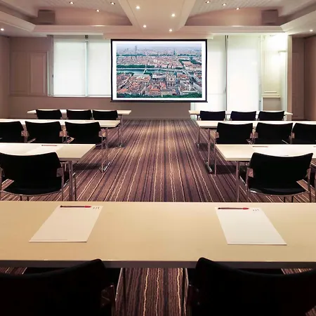 Mercure Centre Saxe Lafayette 4*